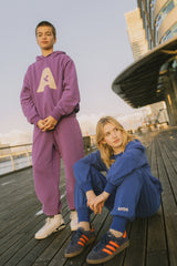 High waisted broek,sweater en hoody in de kleur surf blue and purple sapphire, gemaakt van biologisch sweat. ANTHI teens voor MINGO mingokids.