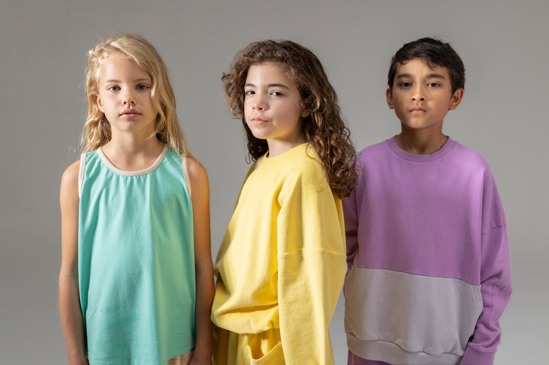 MINGO mingokids kinder hemdje turquoise. Kinder longsleeve en rok in honey. Kinder sweater in violet raindrops. Gemaakt van bio katoen
